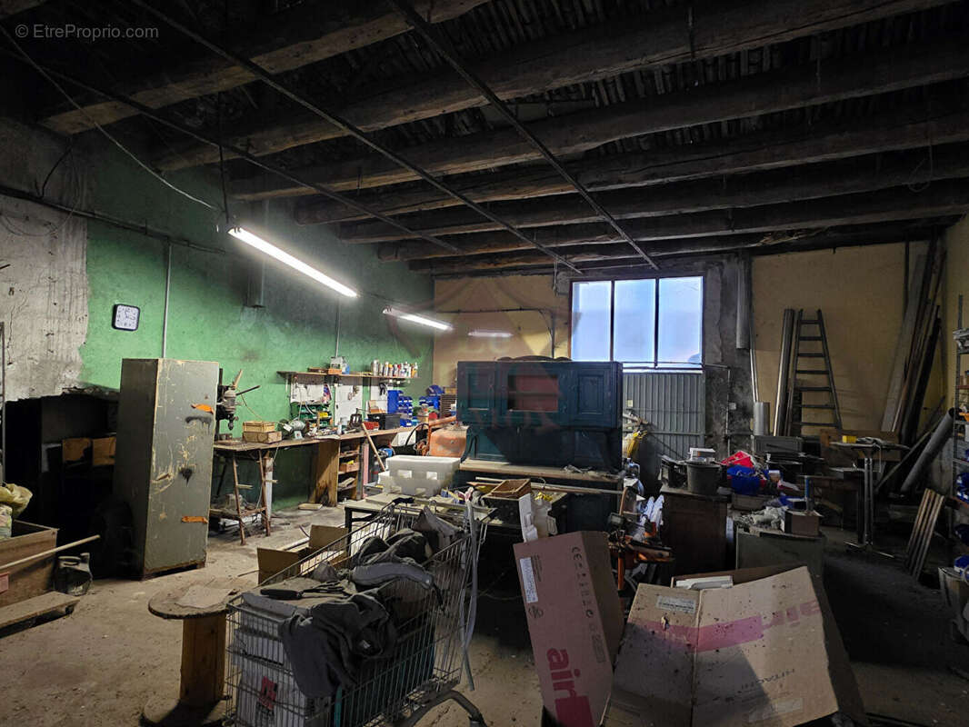 Parking à SAINT-AMBROIX