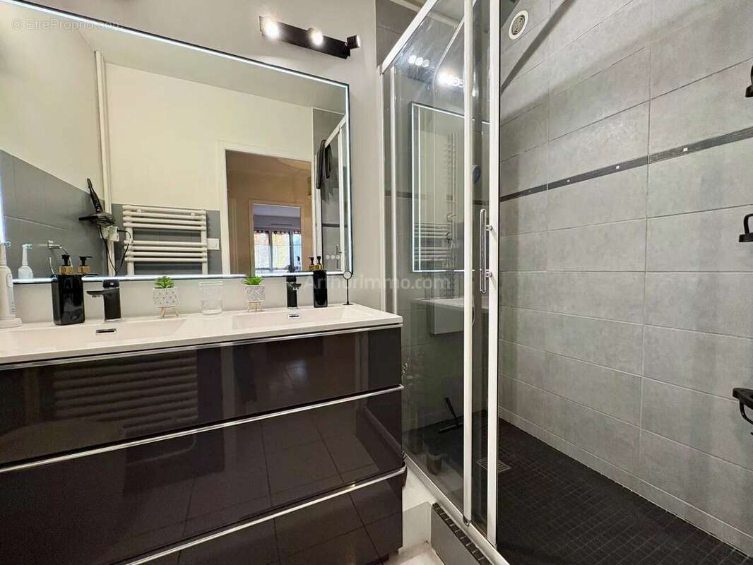 Appartement à MEYLAN