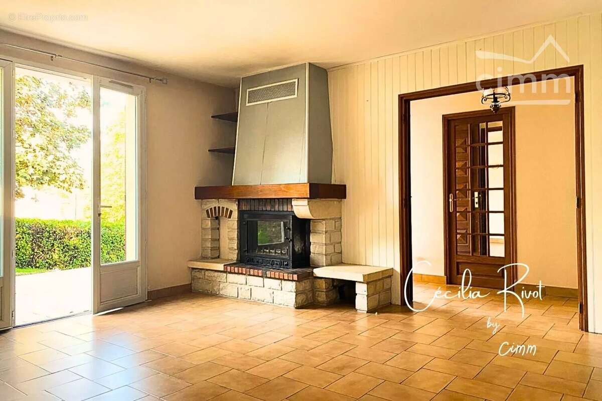 Maison à BUSSAC-SUR-CHARENTE