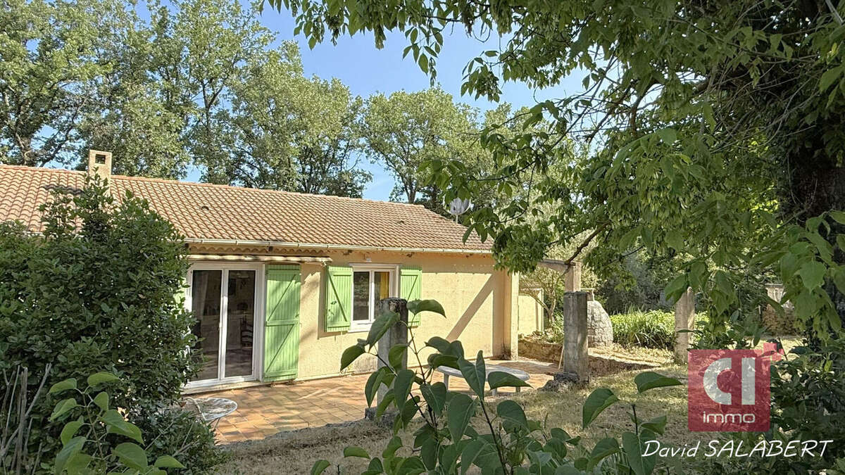À vendre,  villa plain-pied  T5 + appartement indépendant sur terrain arboré à Garéoult - photo 17