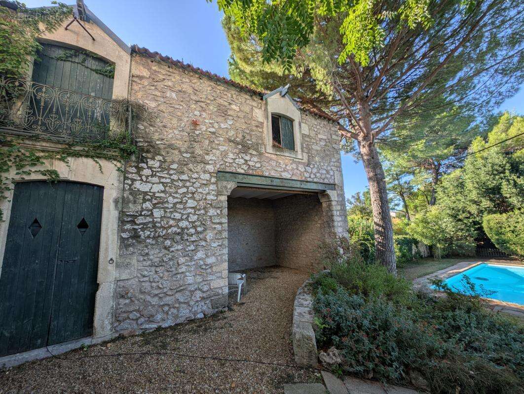 Maison à MONTBAZIN