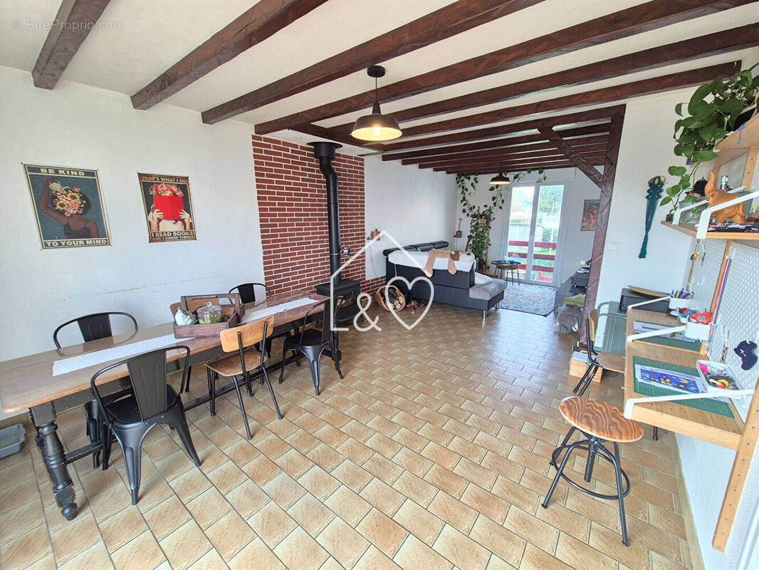 Maison à LA CHAIZE-LE-VICOMTE