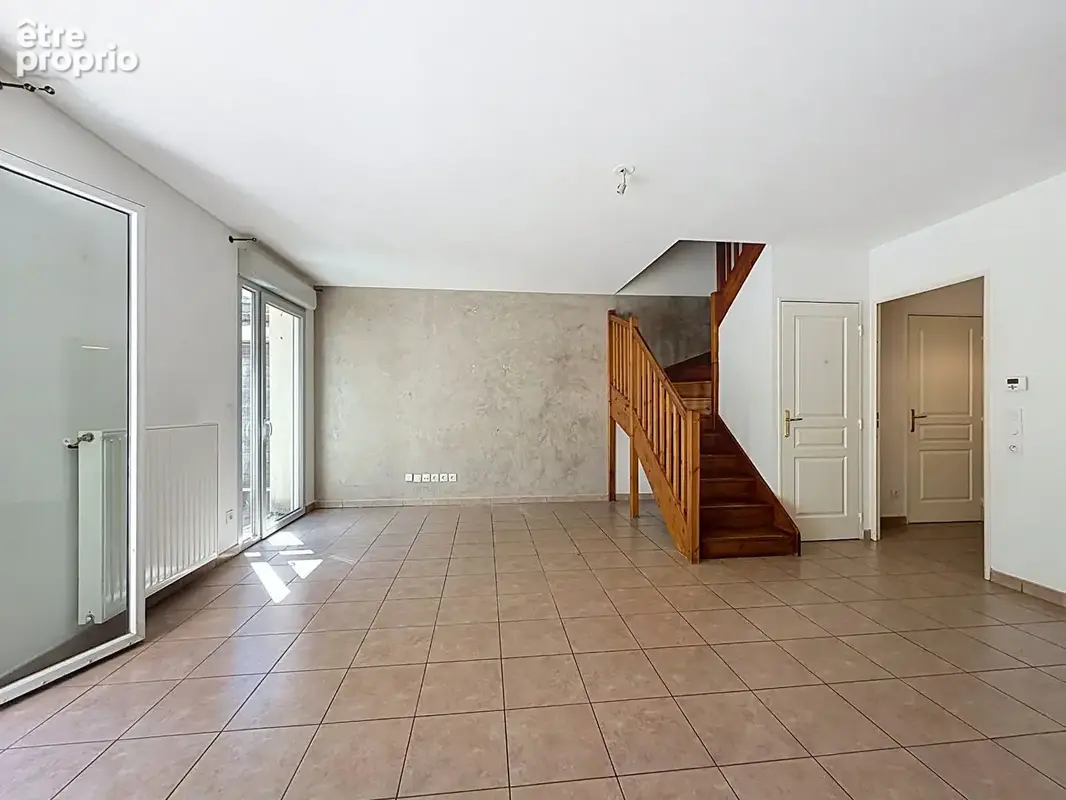EN EXCLUSIVITE à RILLIEUX,  limite CALUIRE , maison duplex de 2011,  type 4 avec jardin et garage - photo 6