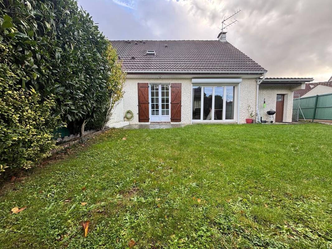 Maison à SAINT-PIERRE-DU-PERRAY