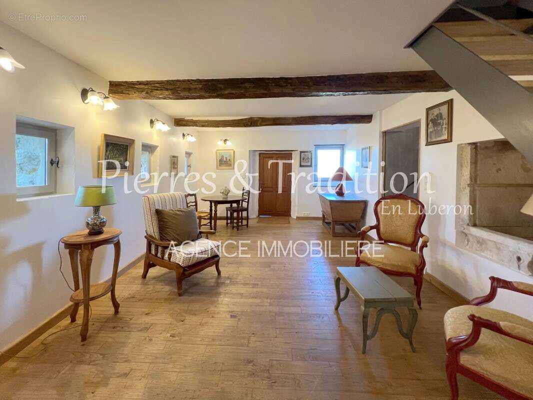 Maison à SIMIANE-LA-ROTONDE