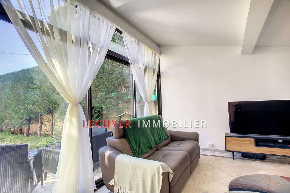 Appartement à VALLAURIS