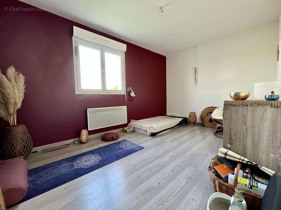 Maison à SAINT-MACAIRE-EN-MAUGES