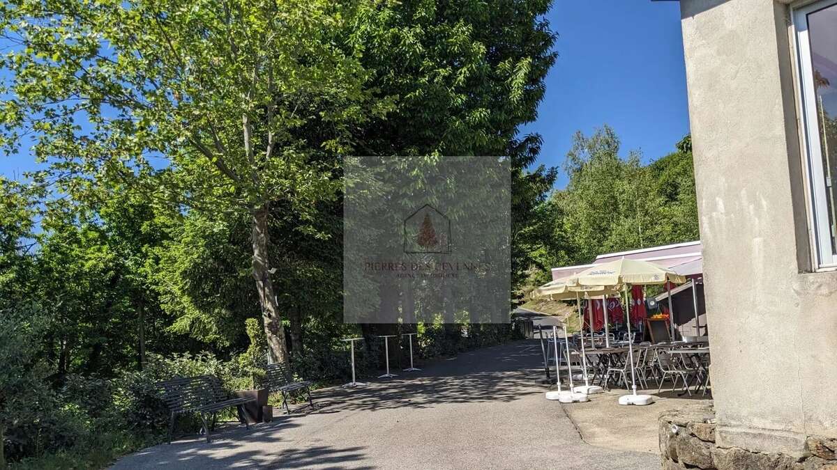 Maison à LE COLLET-DE-DEZE