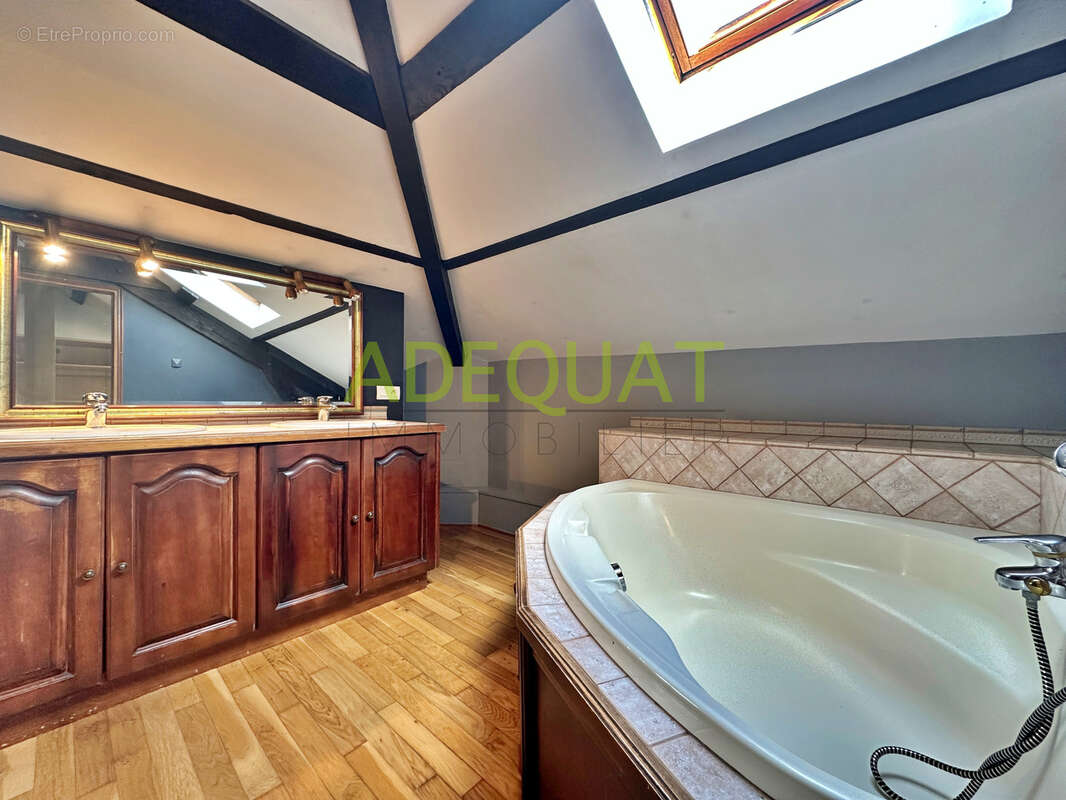 Appartement à SAINT-CLAIR-DE-LA-TOUR