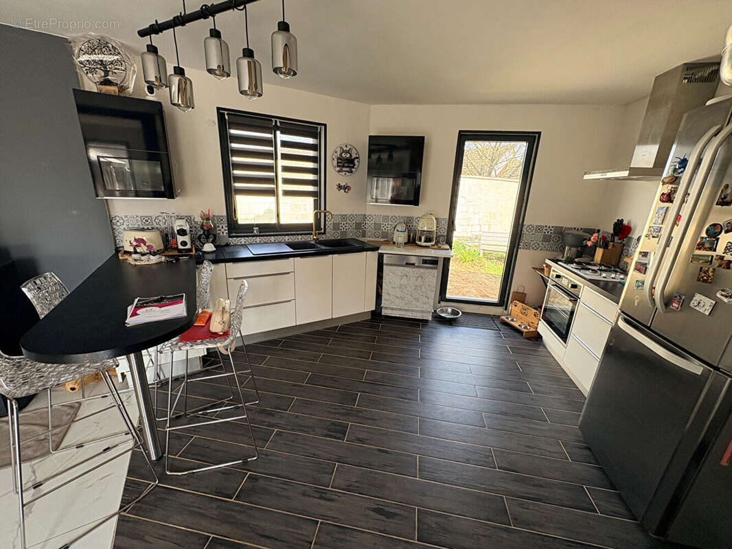 Maison à ETREILLERS