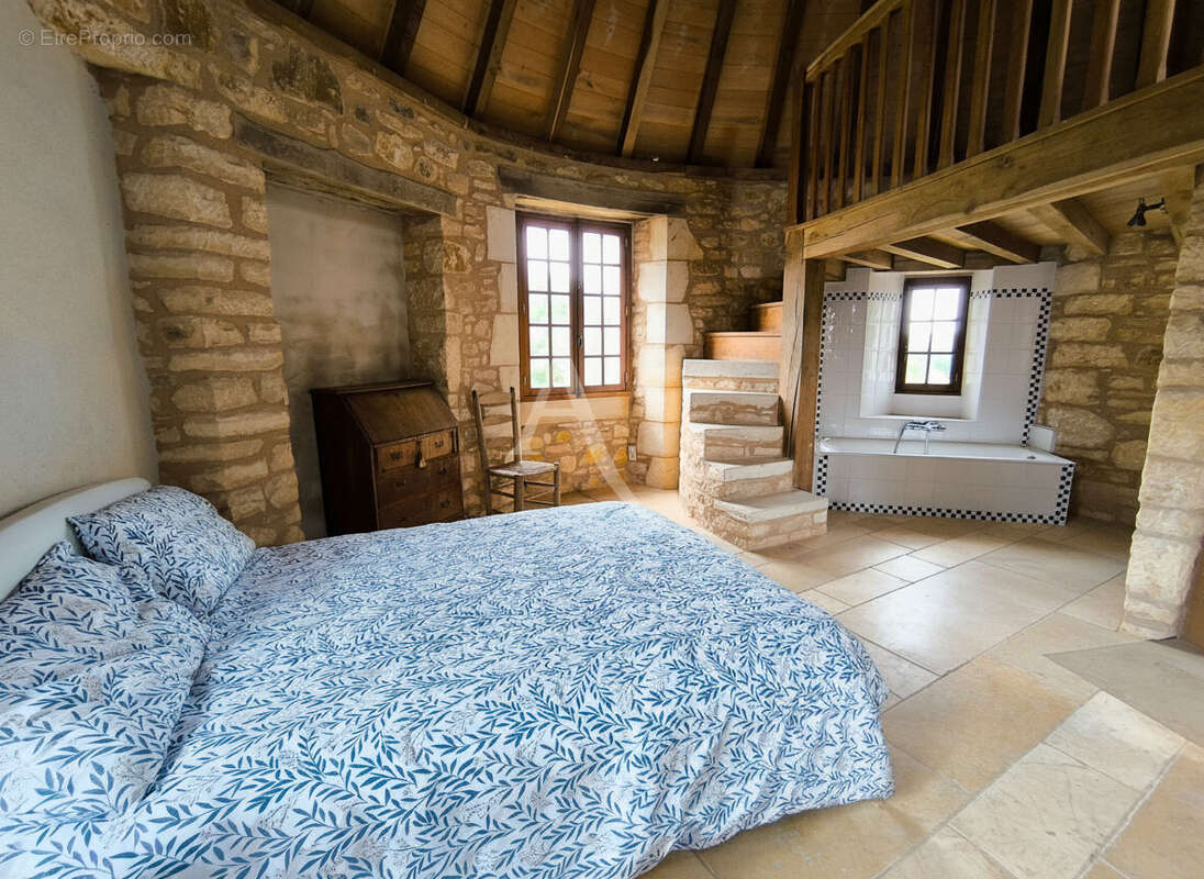 Maison à POMAREDE