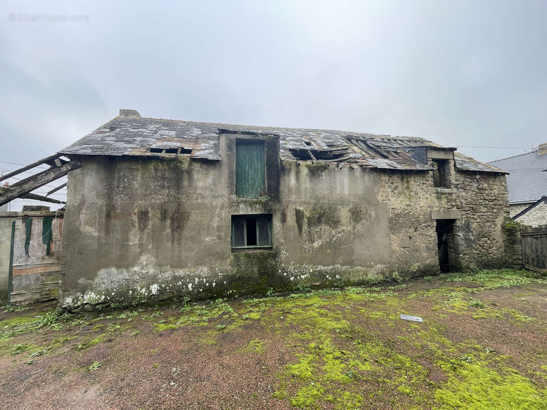 propriété à rénover entièrement, projet immobilier ou d’investissement. - photo 3