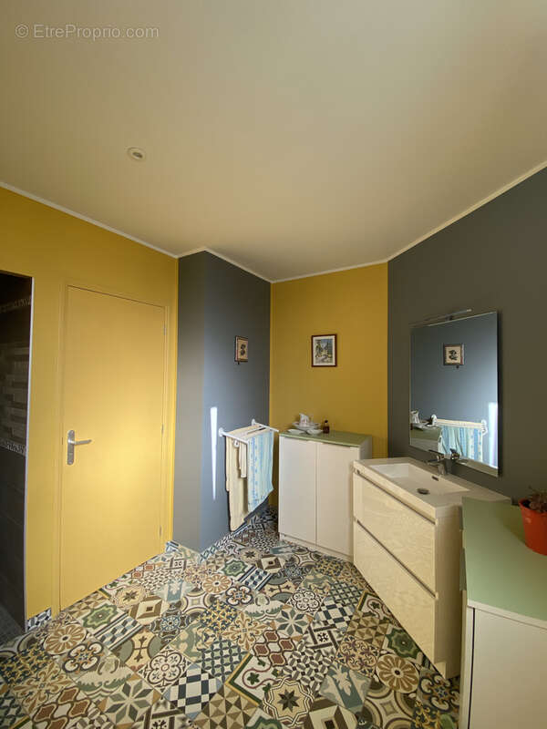 Challans - viager occupe d'une maison 3 chambres avec dependances - photo 9