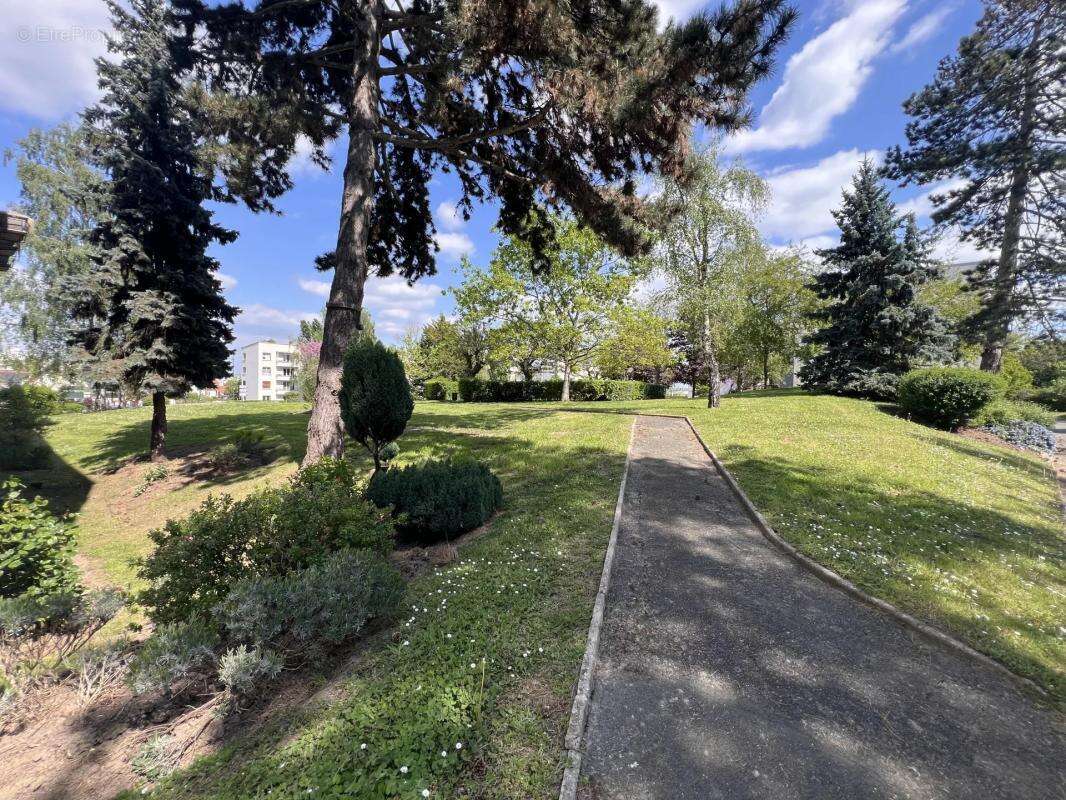 Appartement à LES CLAYES-SOUS-BOIS