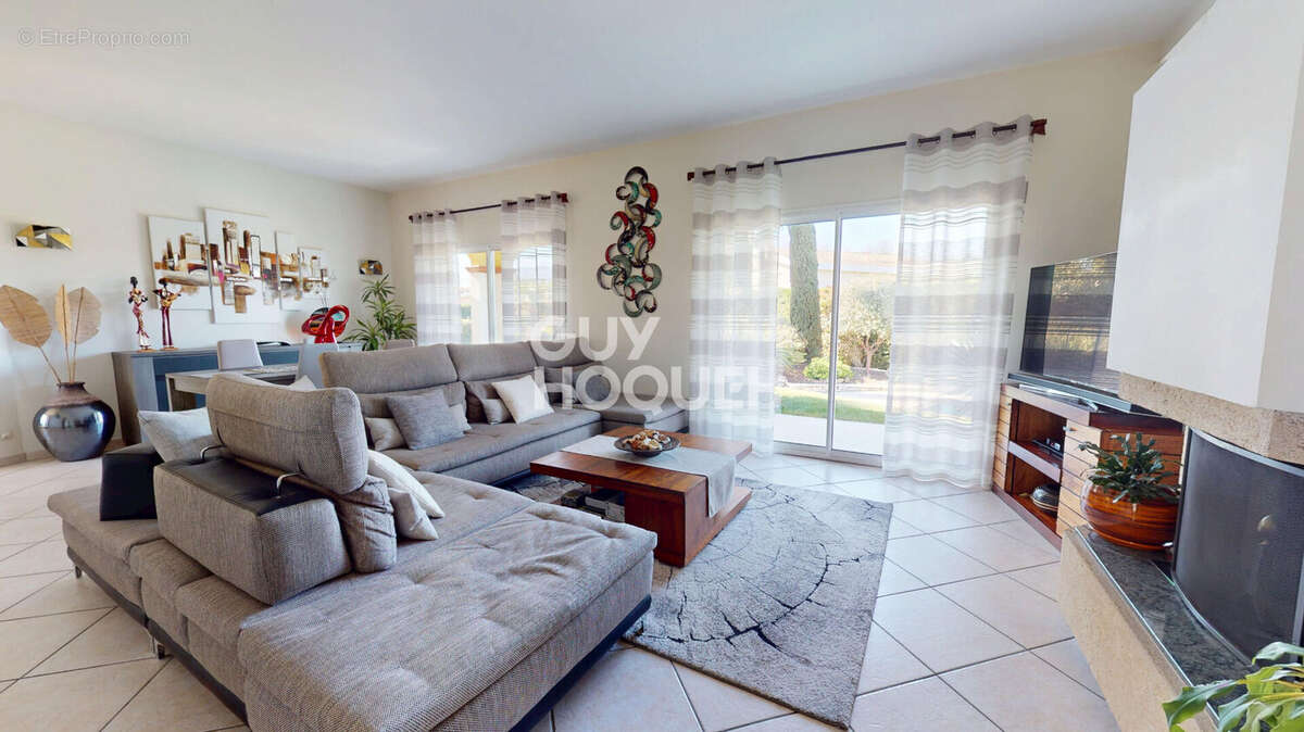 Villa T5 avec piscine sur une parcelle d'environ 1 200 m2 - photo 5