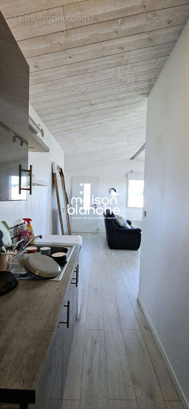 ETAGE - Appartement à PUILBOREAU