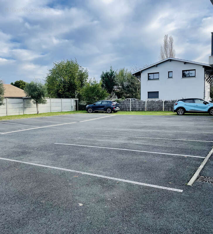 Autre à LA TESTE-DE-BUCH