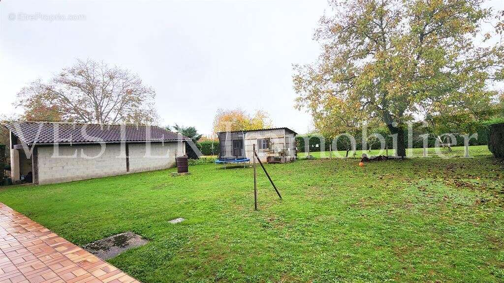 Maison à SAINT-FRONT-DE-PRADOUX