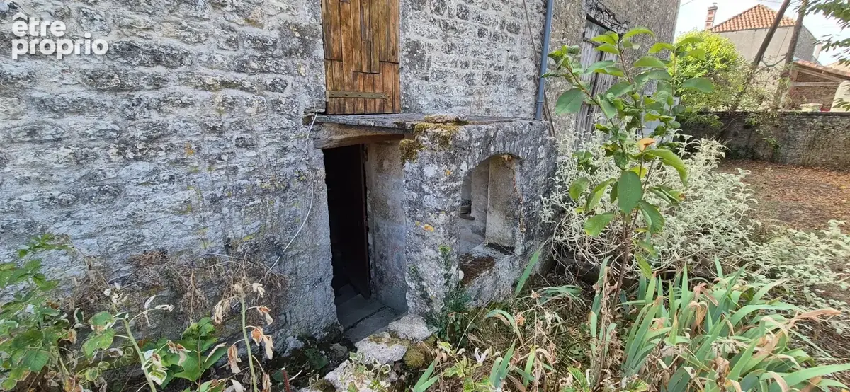 Corps de Ferme de 340 m2, avec plusieurs maisons indépendantes et 200 m2 de dépendances - photo 14