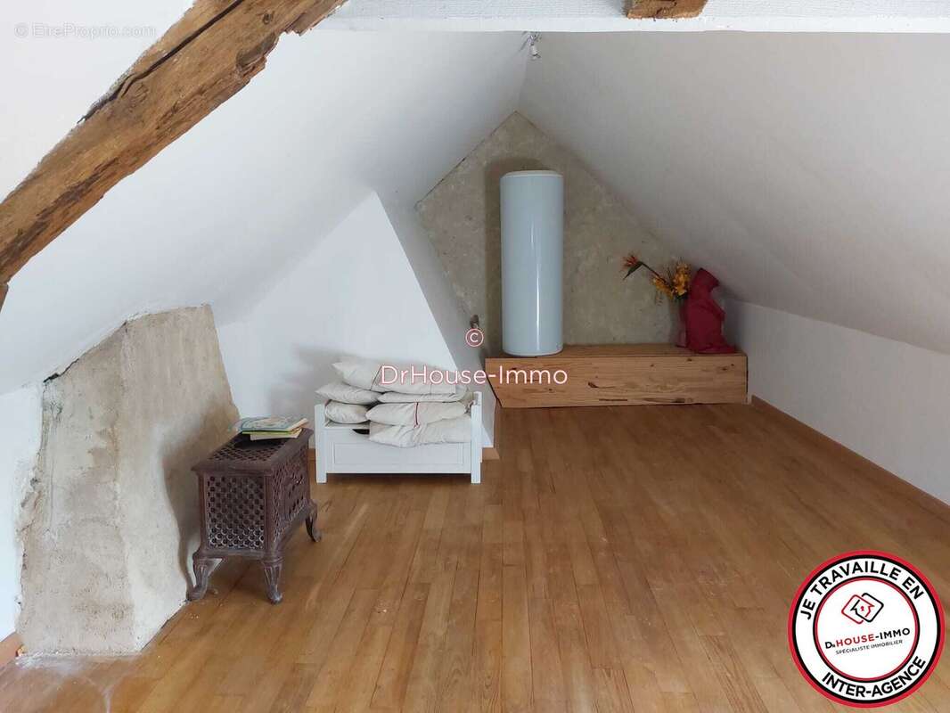 Maison 189 m² à Pommiers  - photo 21