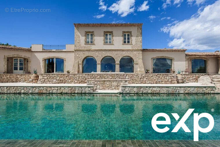 Maison à CHATEAUNEUF-GRASSE