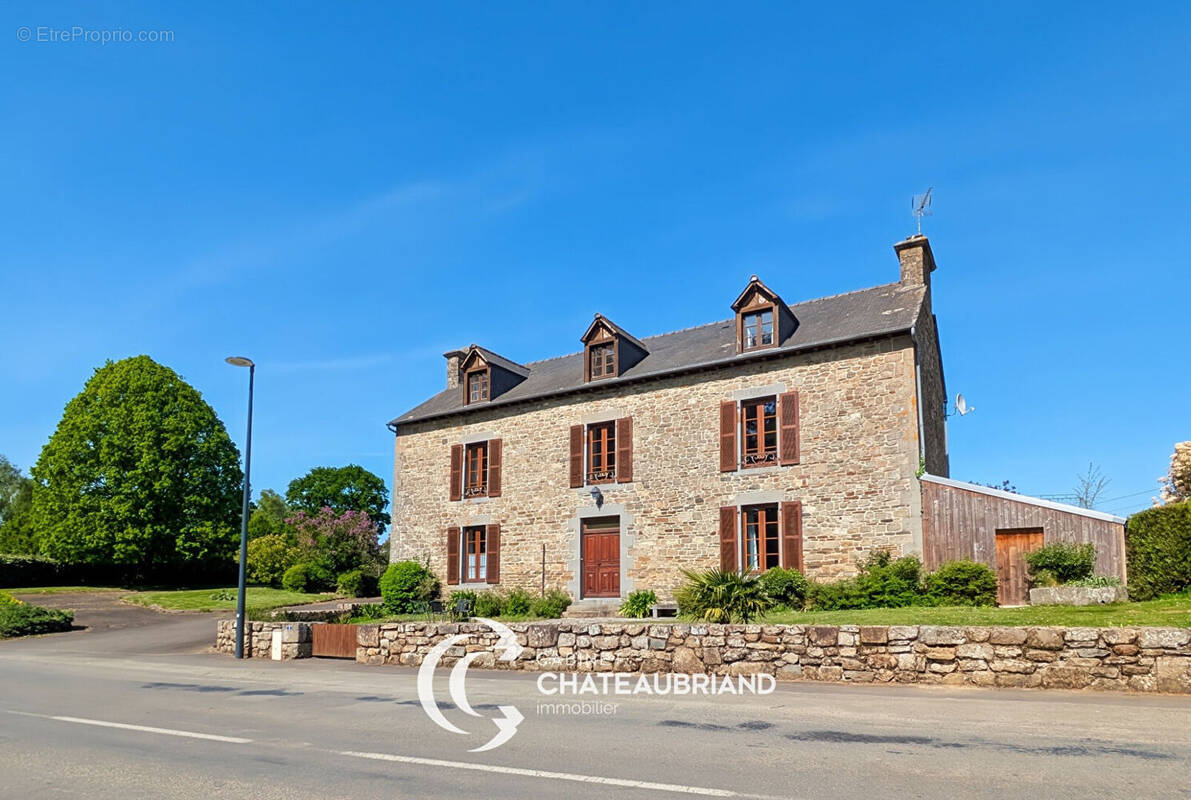 Maison à BAGUER-MORVAN
