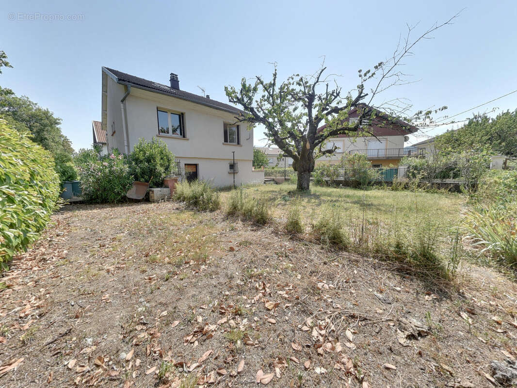 Echirolles commanderie maison individuelle avec travaux sur 407m2 de terrain - photo 3