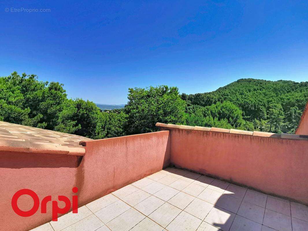 La Madrague - Saint Cyr sur mer - Maison À Vendre avec T2 - Plage à pied - Terrasses - photo 12