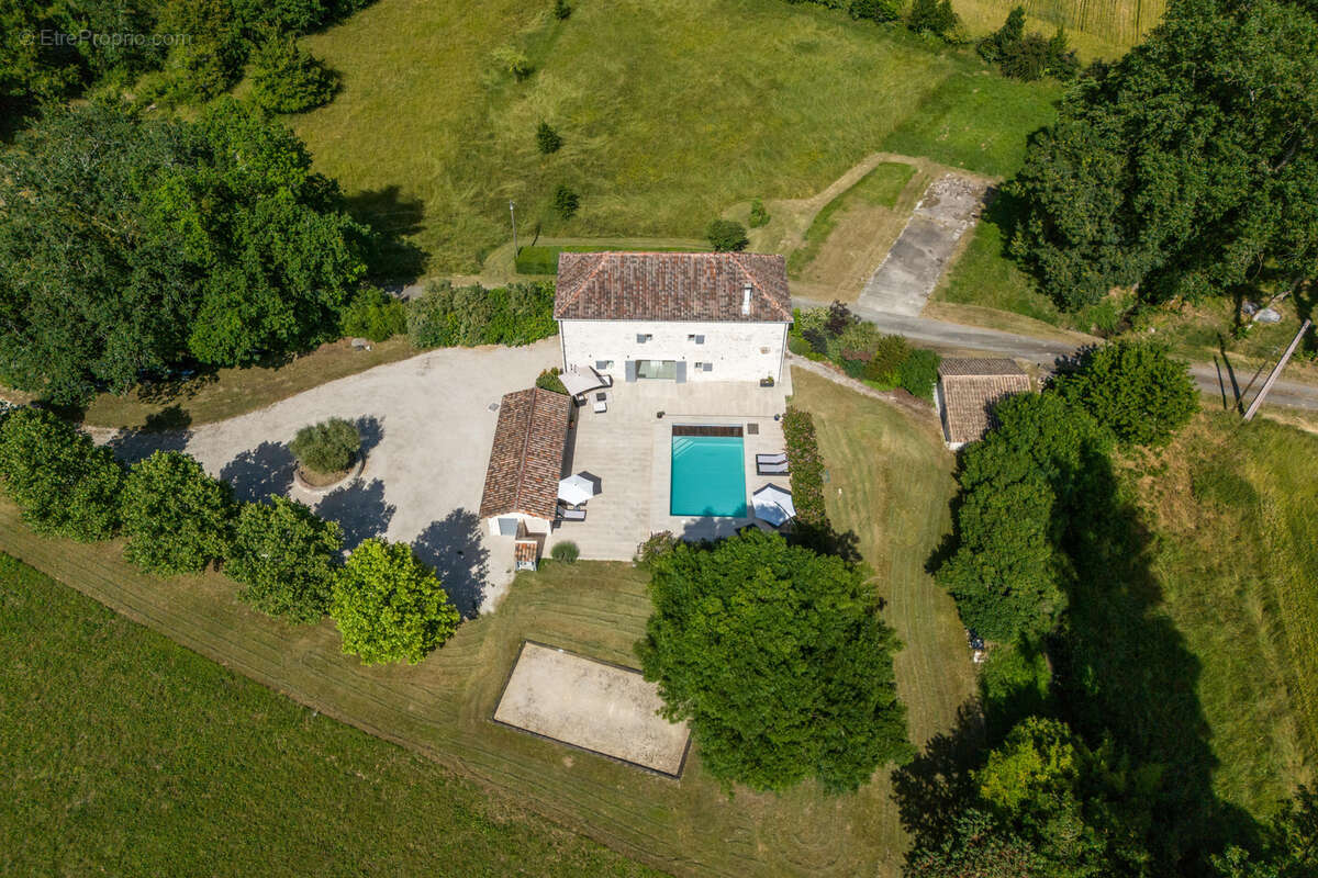Maison à CASTELNAU-MONTRATIER