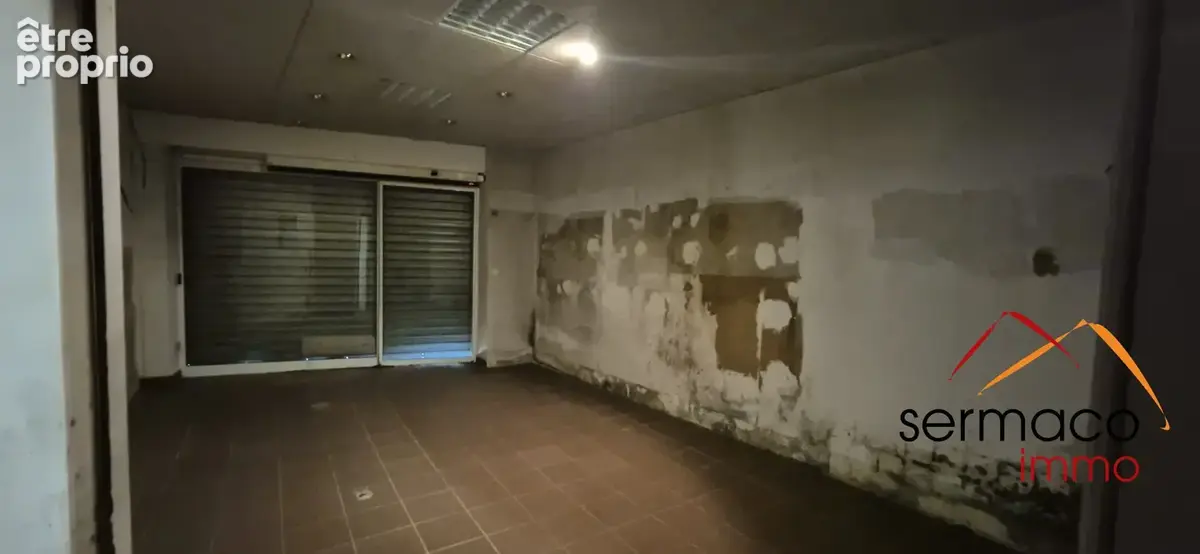ancien magasin avec vitrine