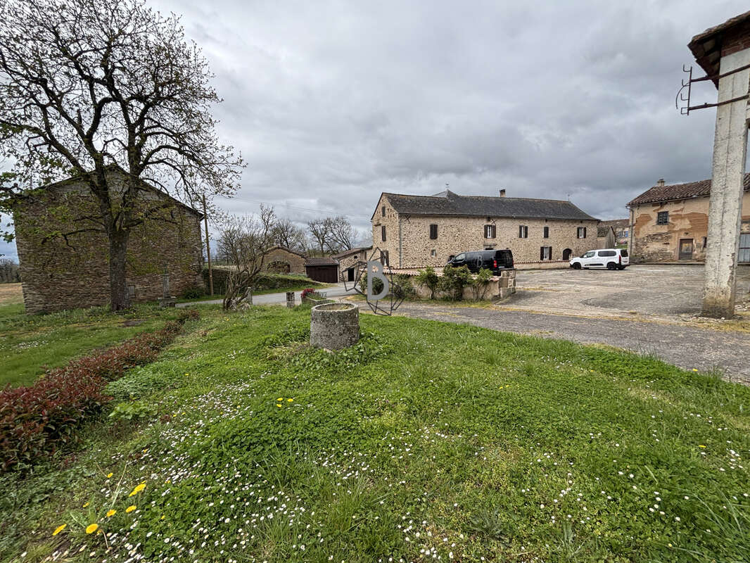 Maison à MIRANDOL-BOURGNOUNAC