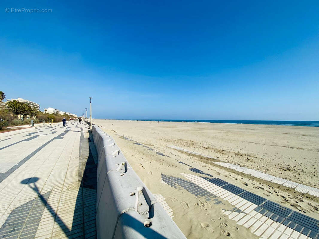 Commerce à CANET-EN-ROUSSILLON