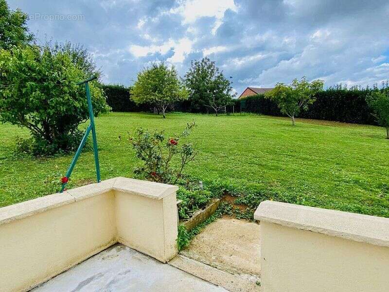 Maison à COURTOIS-SUR-YONNE