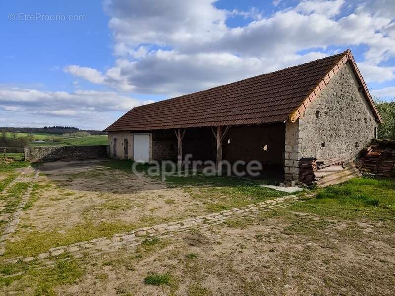 Ancienne ferme 114 m2 avec dépendances SAINT AUBIN EN CHAROLLAIS (71) - photo 3