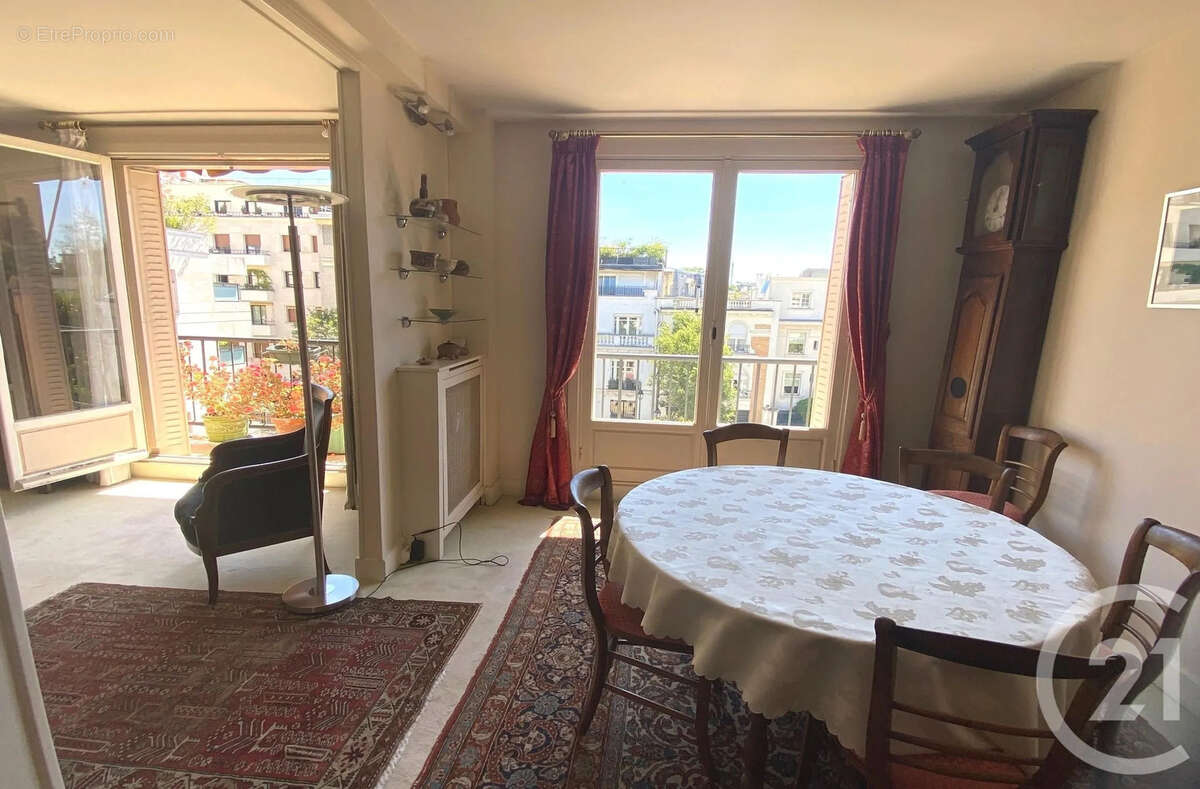 Appartement à NEUILLY-SUR-SEINE