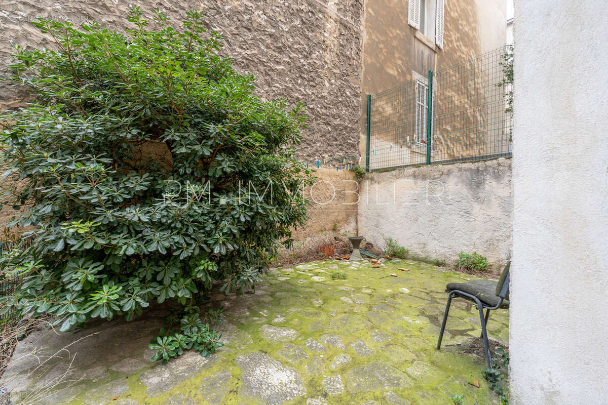 Appartement à MARSEILLE-4E