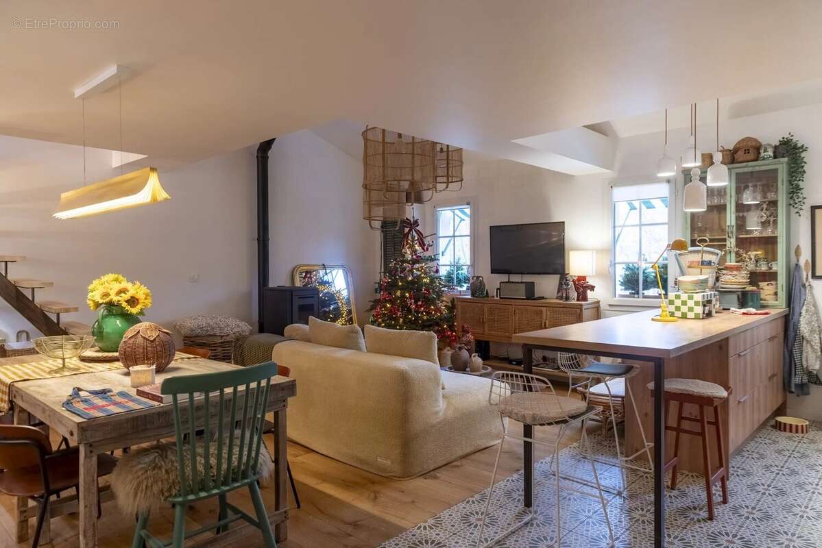 Maison à SAINT-CYR-SUR-MER