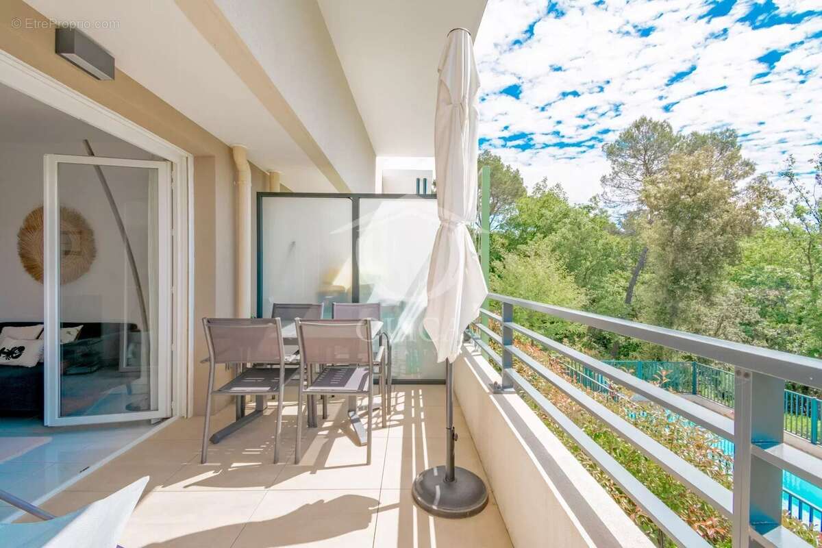 Appartement à VALBONNE