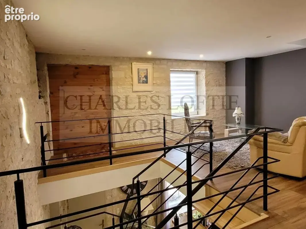Superbe propriété rénovée au cœur d’un village du Causse du Quercy, à 20 minutes de Cahors. - photo 10