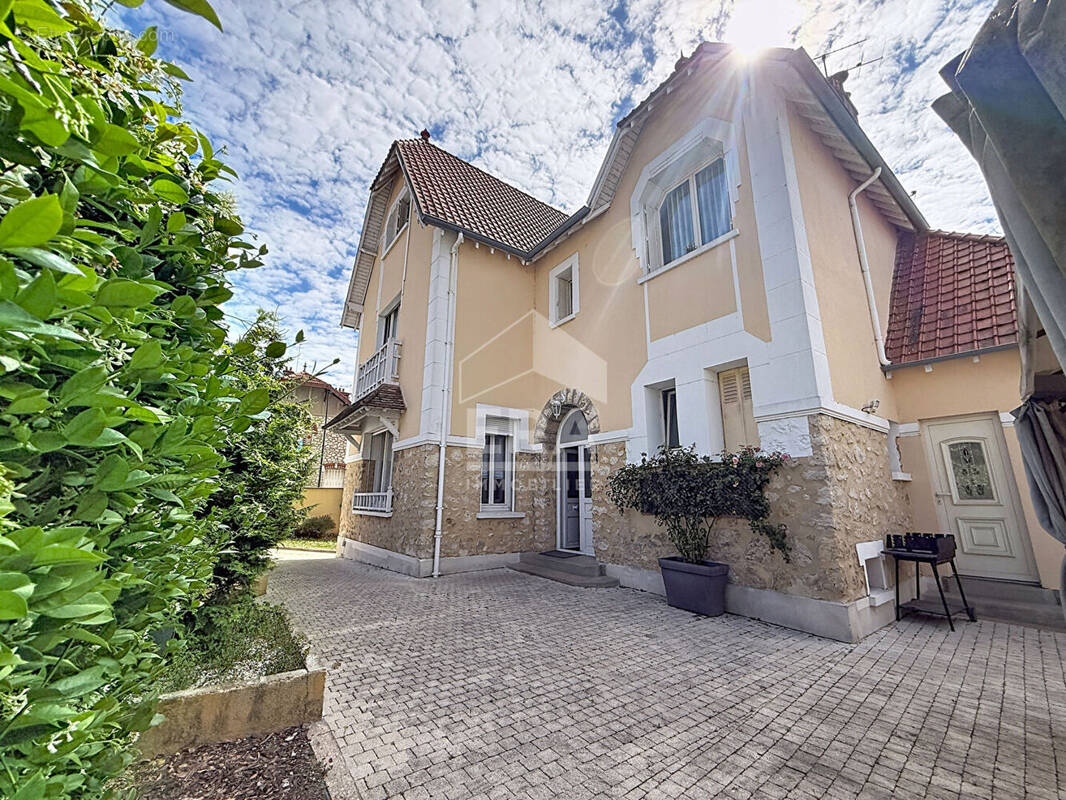 Maison à ETAMPES