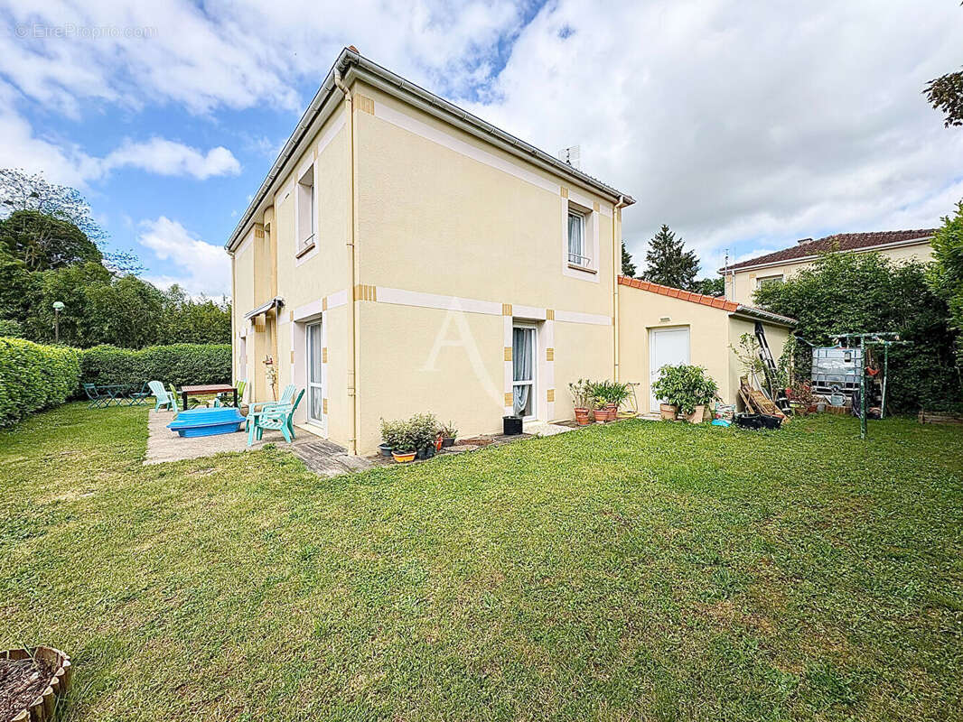 Maison à MONTMORILLON