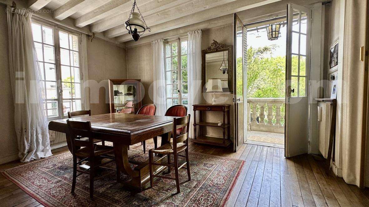 2603EF2B-A7CE-4065-87F5-865AFB5B3C8A_1_105_c - Appartement à CHARENTON-LE-PONT