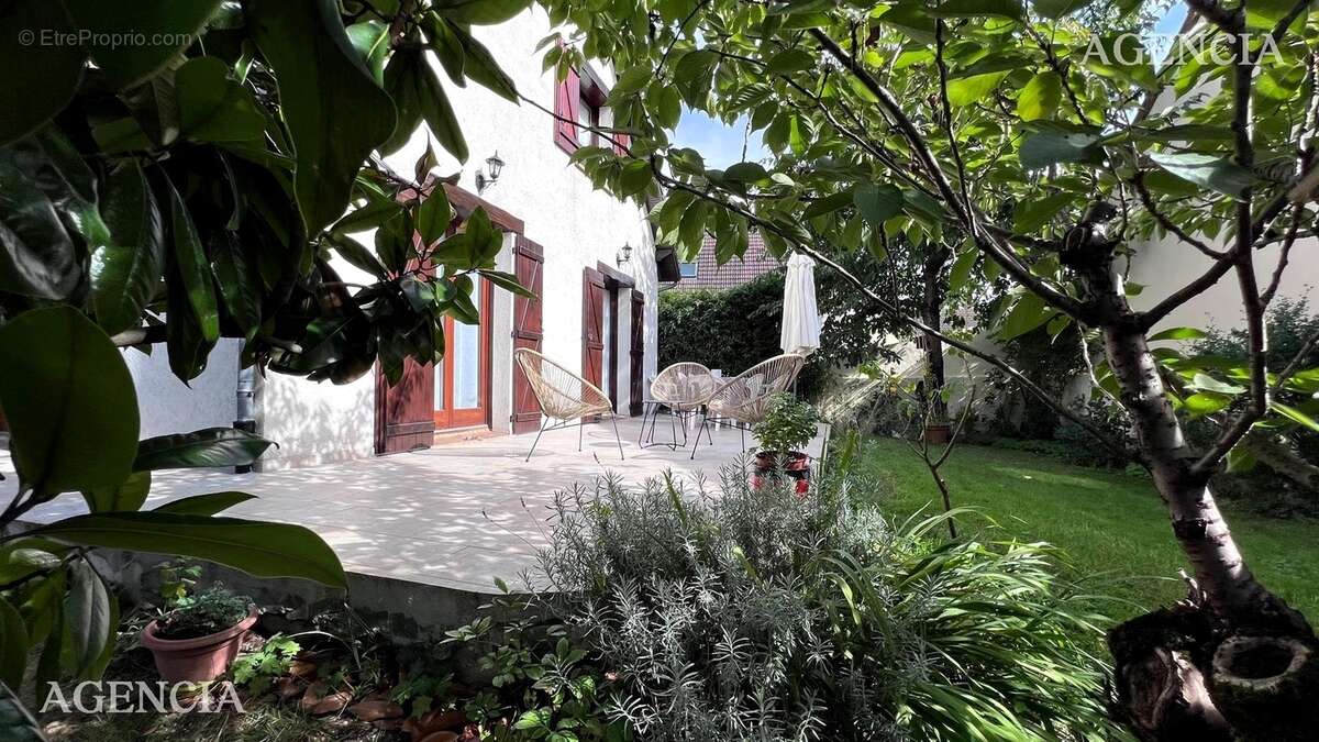 Maison à CHAMPIGNY-SUR-MARNE