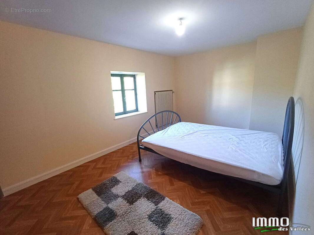 Maison à GRANGES-SUR-VOLOGNE