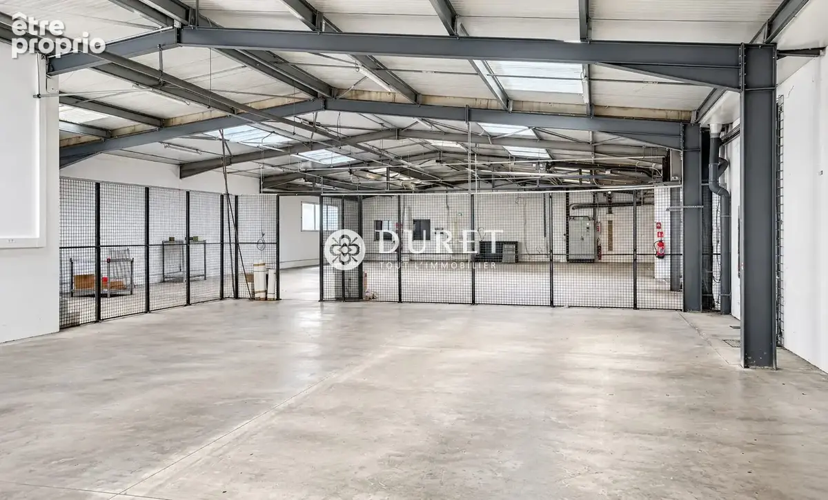 Commerce 2 655 m² à vendre à Mortagne-Sur-Sevre (85290) - photo 2