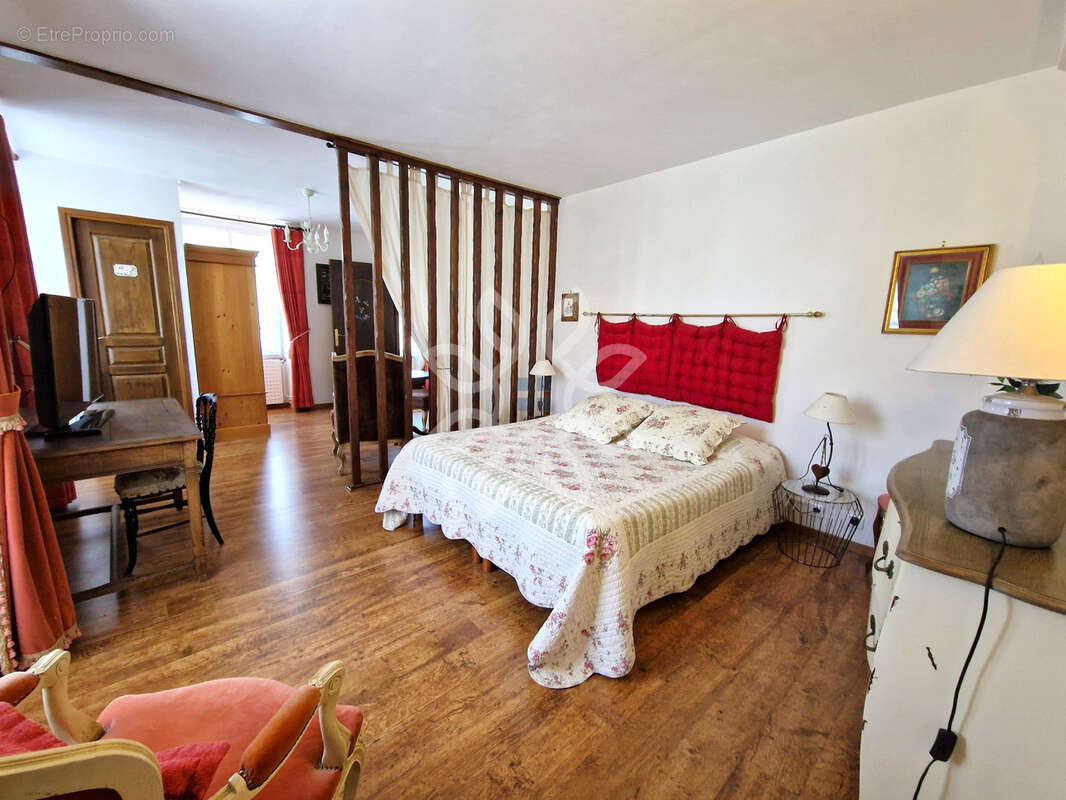 Grande maison en pierre avec cuisine pro   Idéale projet restaurant ou chambres d’hôtes   Proche A75 - photo 8