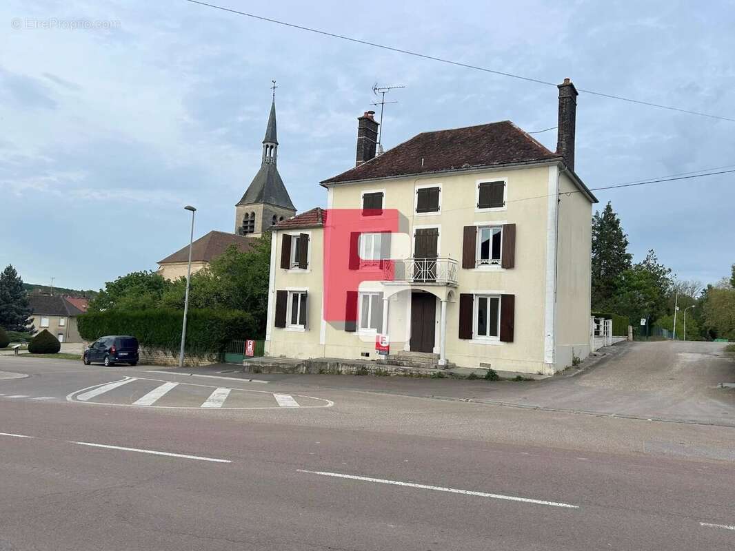 Maison à VENDEUVRE-SUR-BARSE