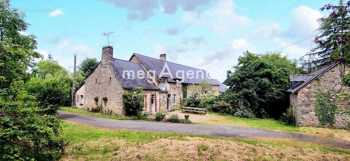 Maison à SAINT-LEONARD-DES-BOIS