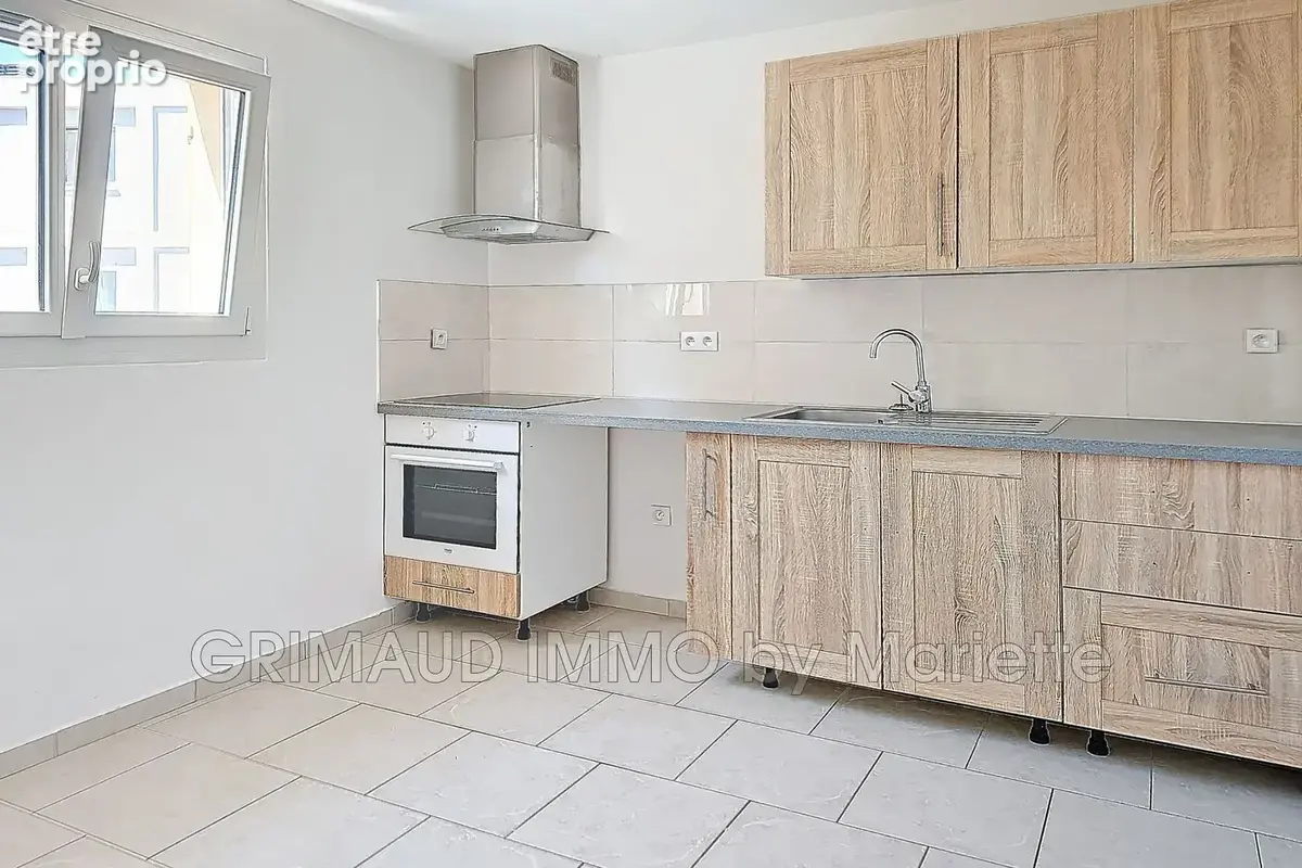 Appartement 72 m² à Cogolin  - photo 2
