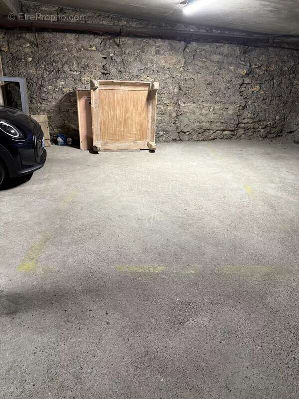 Parking à NEUILLY-SUR-SEINE